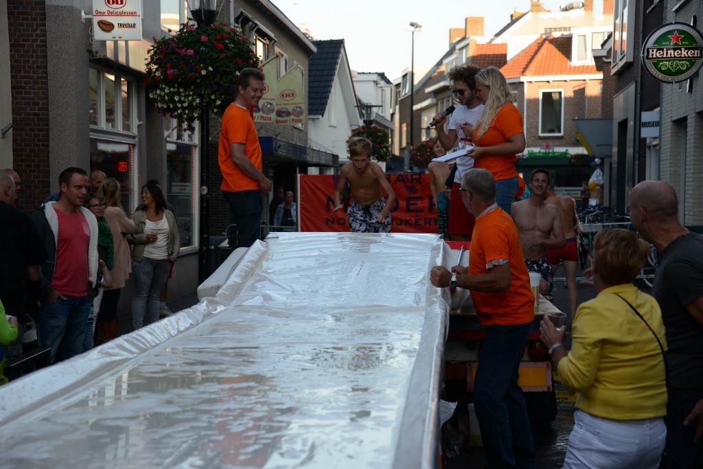 ../Images/Donderdag kermis 335.jpg